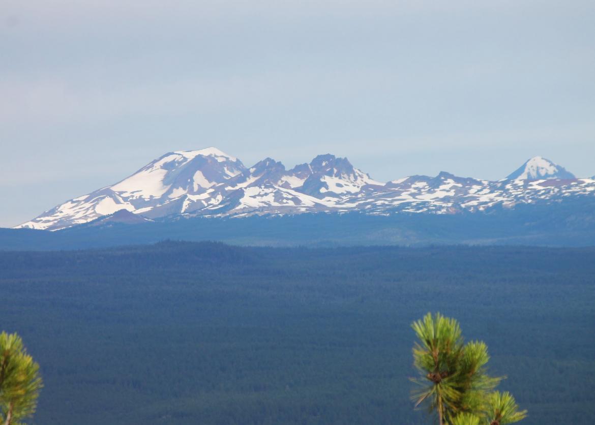 Vistas and Volcanoes: Hike and Bike the Eastern Cascades of Central Oregon