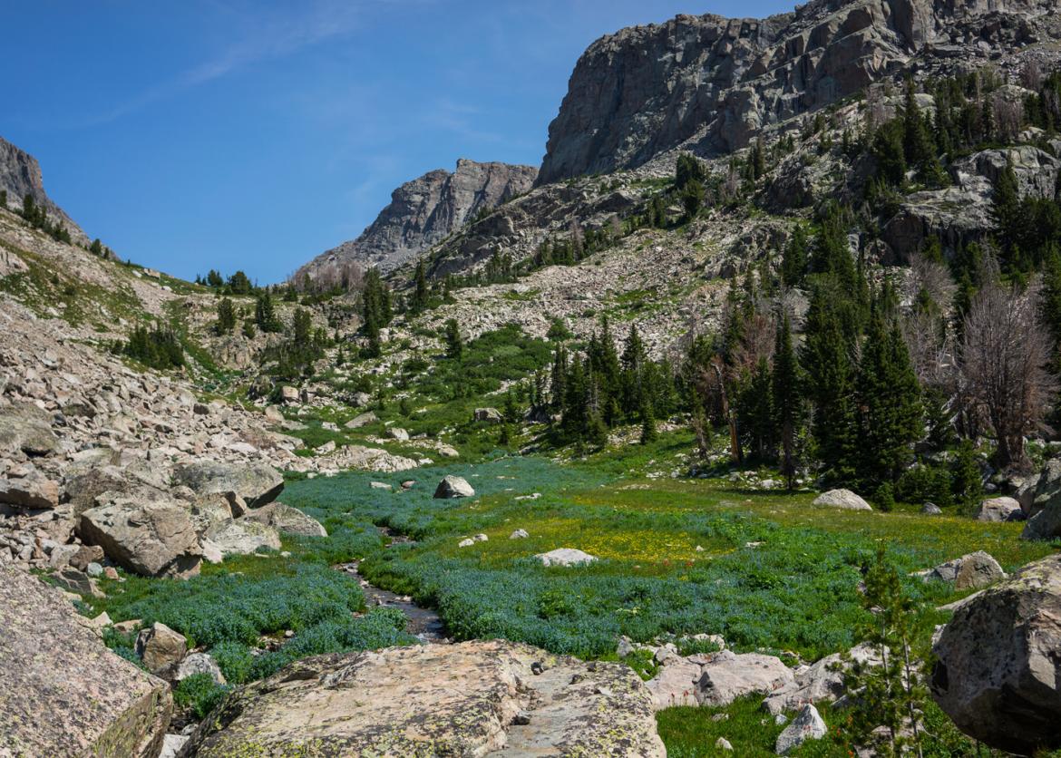 Big Lakes and Big Sky: Day Hikes in the Wind River Range, Wyoming