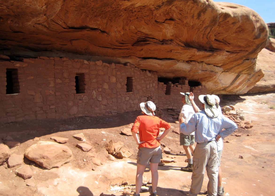 People stopping to admire the canyon's carvings
