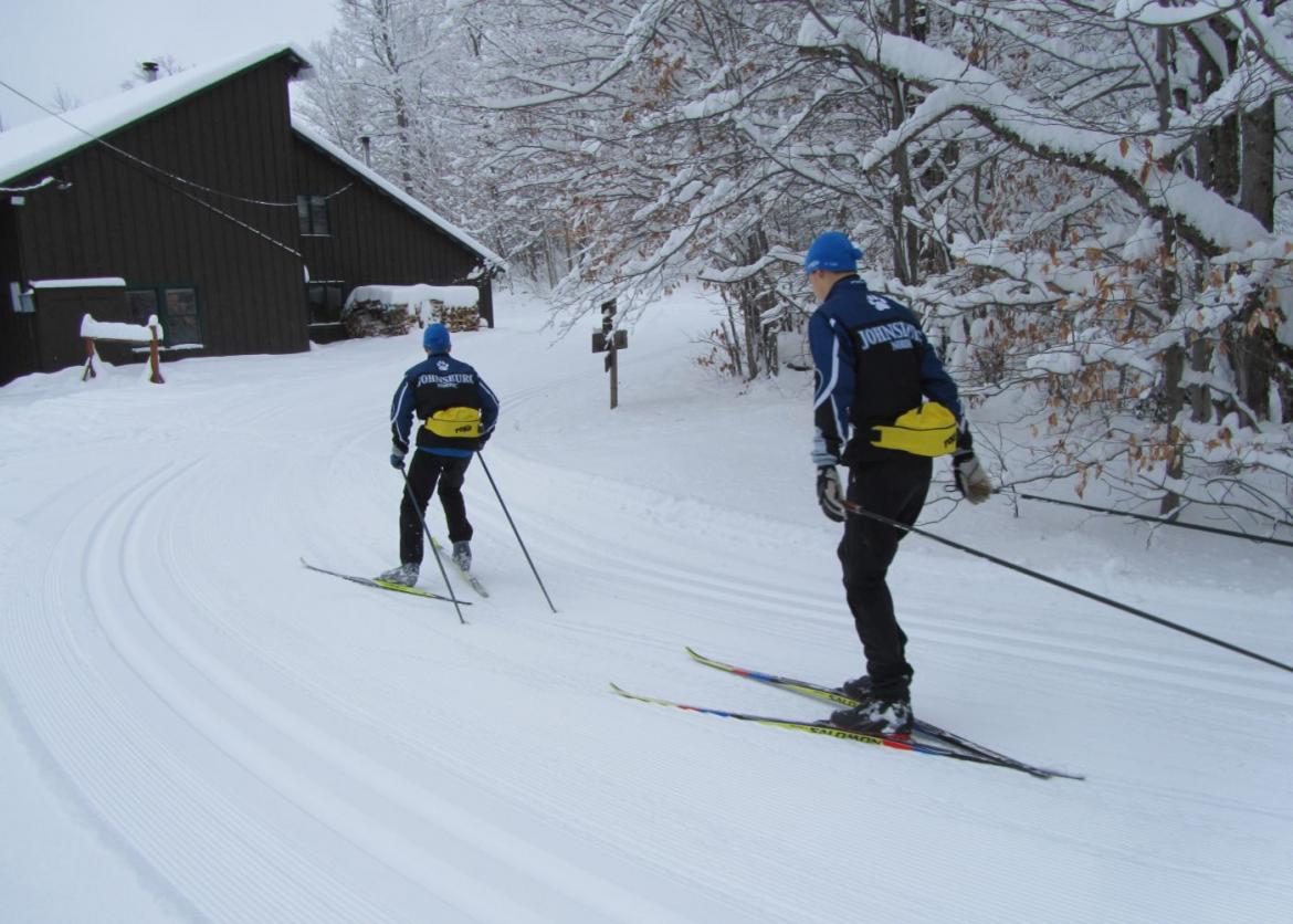 冬季奇迹：纽约阿迪朗达克山脉的滑雪鞋和雪鞋
