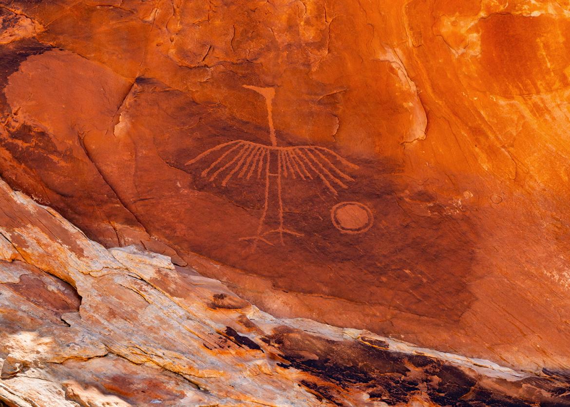 Indigenous Puebloan pictograph of bird on a red rock face.