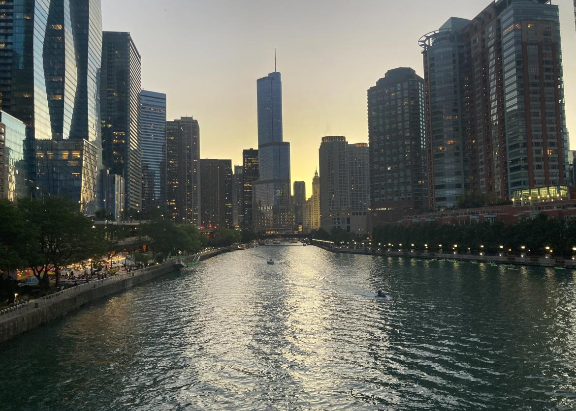 Kayaker on Chicago River at dusk.