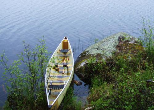 荒野冒险独木舟在偏远的北部Quetico省立公园,安大略省